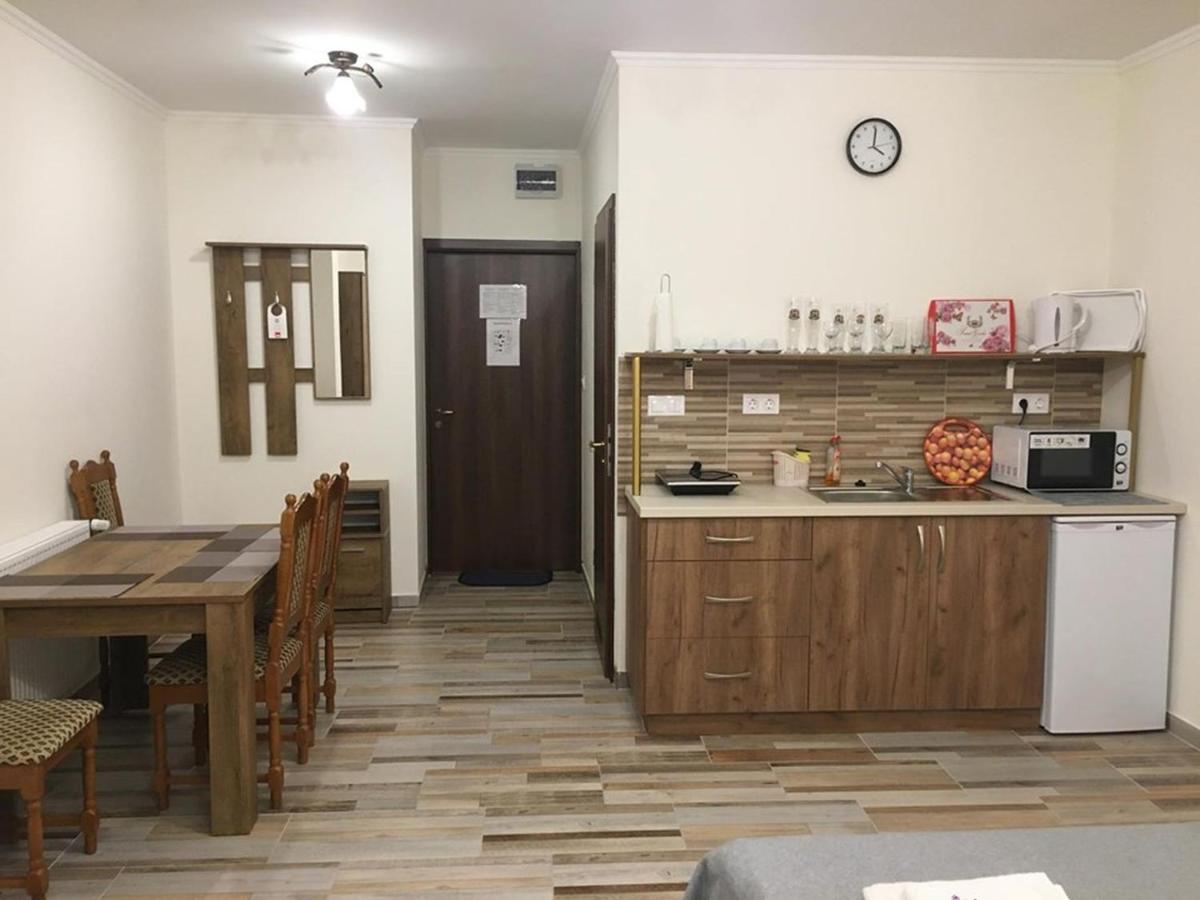 Aranykorona Apartmanhaz Μίσκολτς Εξωτερικό φωτογραφία