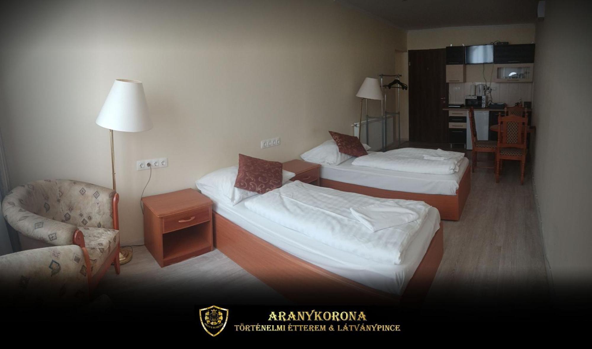 Aranykorona Apartmanhaz Μίσκολτς Εξωτερικό φωτογραφία