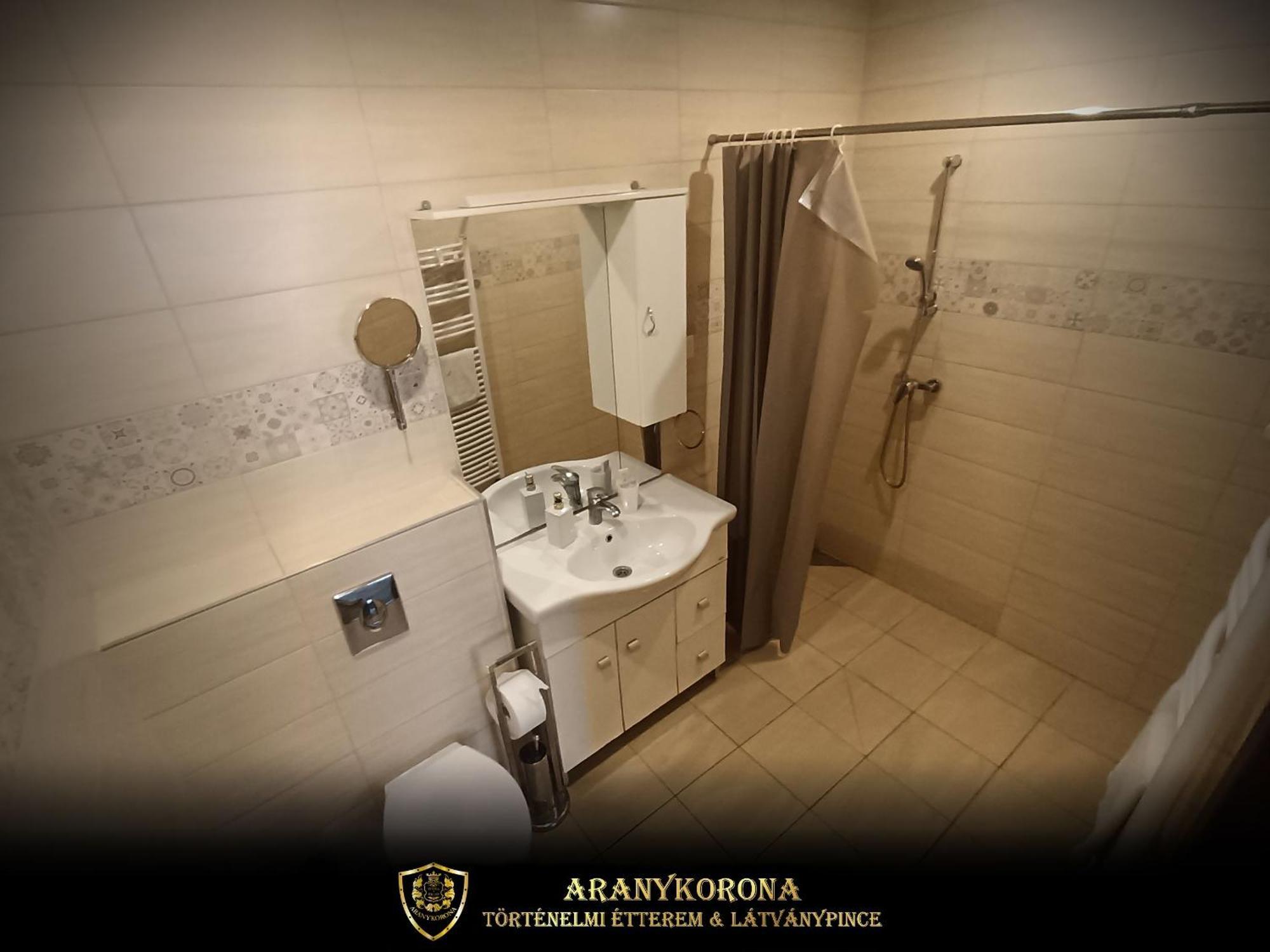 Aranykorona Apartmanhaz Μίσκολτς Εξωτερικό φωτογραφία