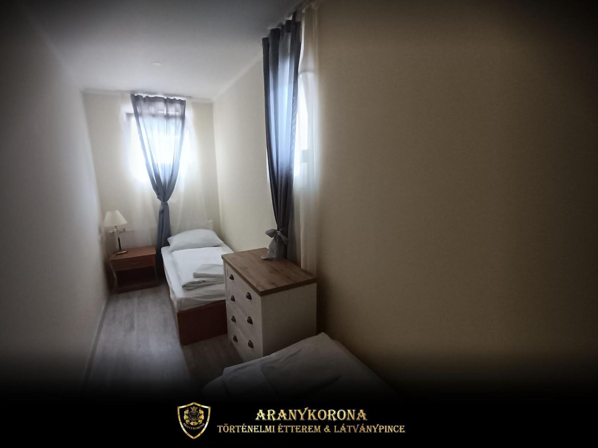 Aranykorona Apartmanhaz Μίσκολτς Εξωτερικό φωτογραφία